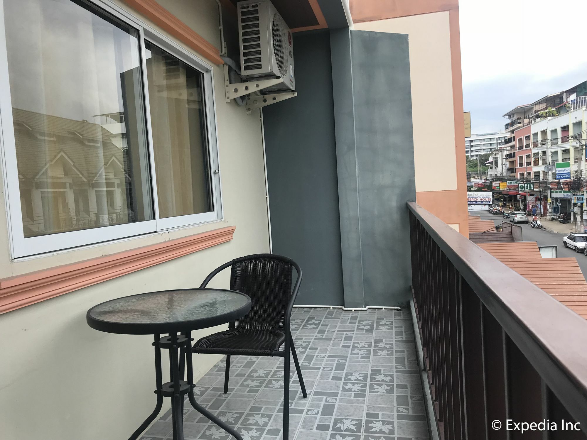 Burnout Guesthouse Pattaya Exterior foto